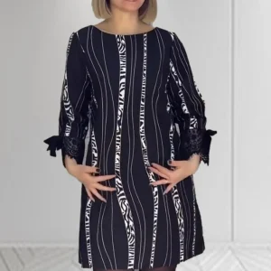 Vestido de riscas até ao joelho